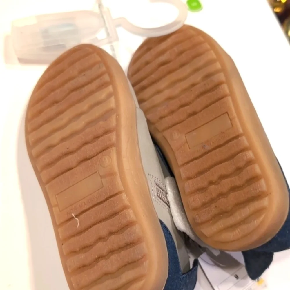 OshKosh NWT Size 9 Tan Denim Casual Boys Shoes